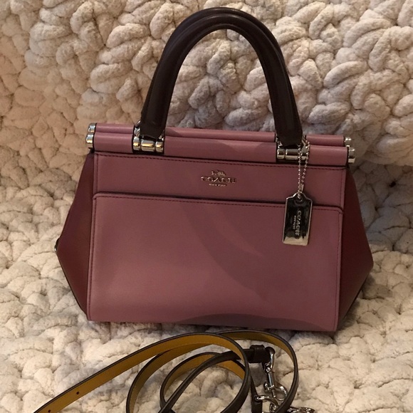 Coach Grace - Picture 2 of 5